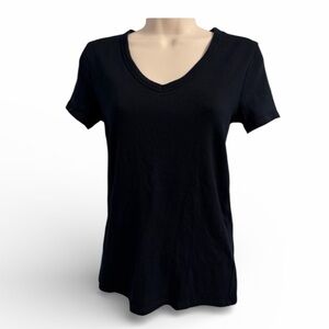 GAP MODERN TEE IN BLACK EUC